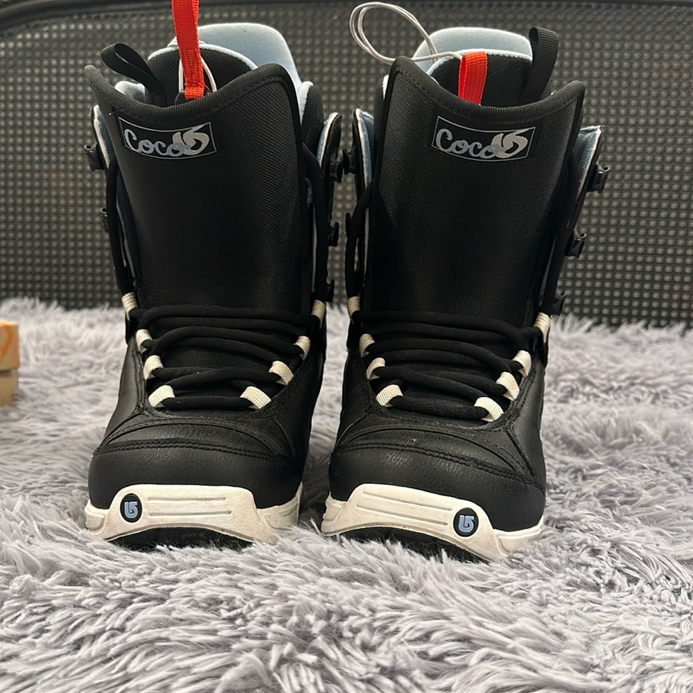 Burton Black and White Winter snowboard Boots